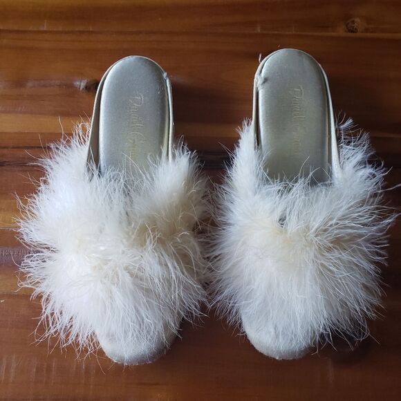 VINTAGE fuzzy slippers - Picture 2 of 14